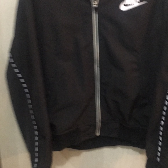 Nike Women Jacket - Picture 3 of 4